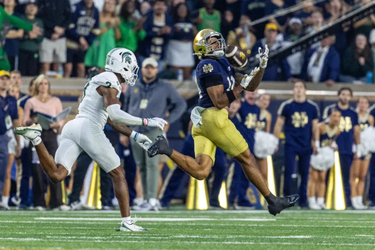 No. 3 Notre Dame takes command in second half to beat Michigan State 27-10